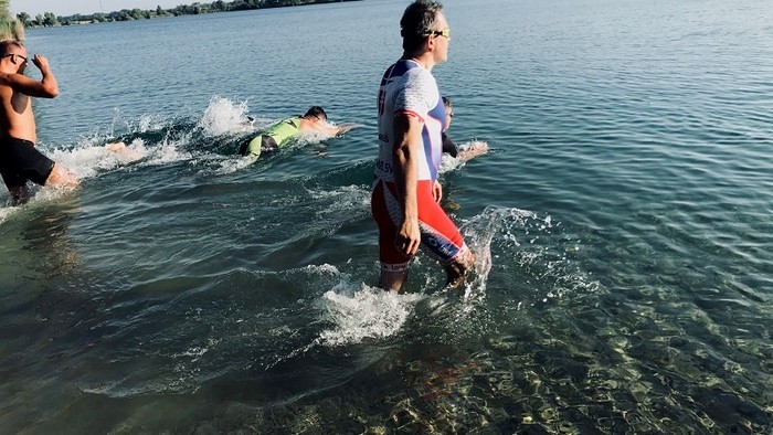 Gregor Mareš na pretekoch v plávaní.jpg
