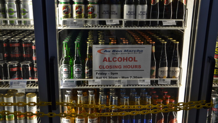 Čiastočná prohibícia v supermarkete v Port Vile.JPG