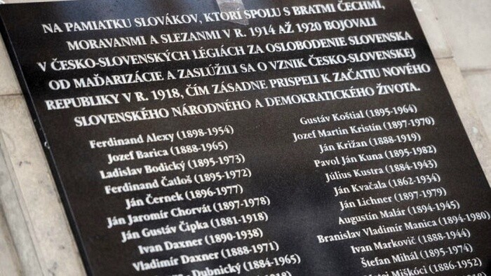 Мемориальная доска в Братиславе в память о словацких легионерах
