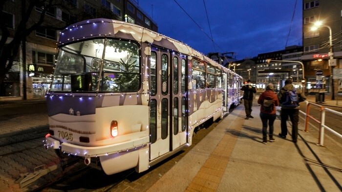 «В  Братиславе курсирует «рождественский трамвай» и «санкобус»