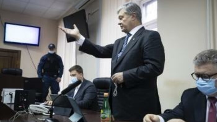 Ukrajina: Bývalý prezident Porošenko pred súdom