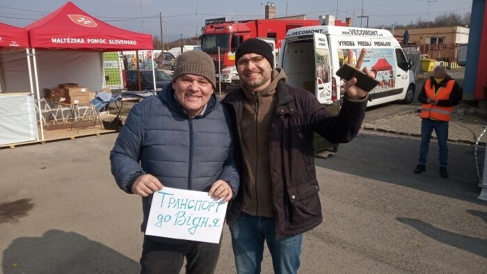 Hilfe für Geflüchtete aus der Ukraine: Begegnungen mit Freiwilligen an der Grenze