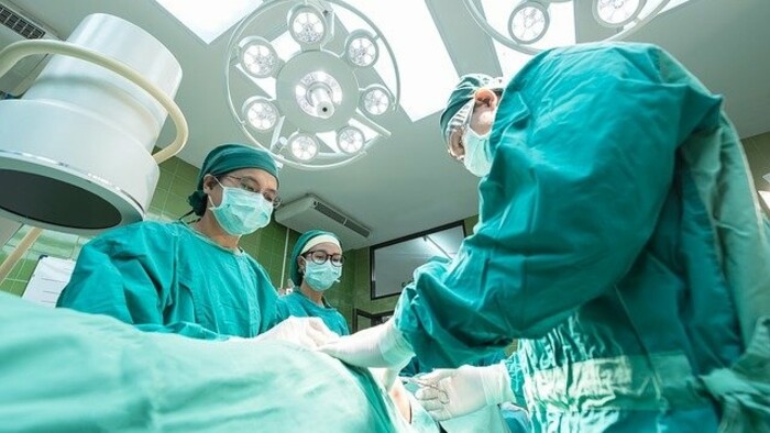 Do nemocníc sa vracia biela medicína, čiže operačné zákroky