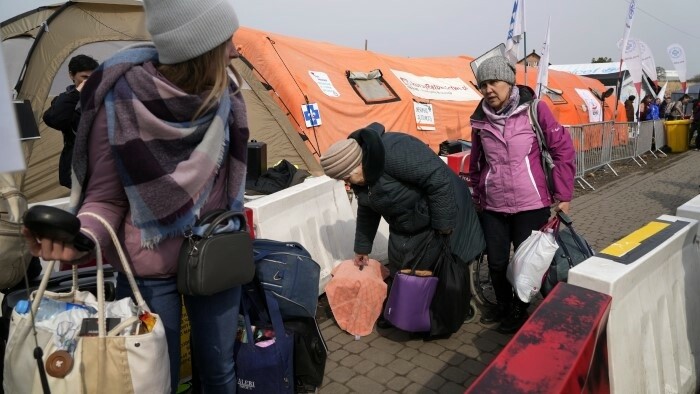 Тысячи украинских беженцев ежедневно прибывают в Словакию