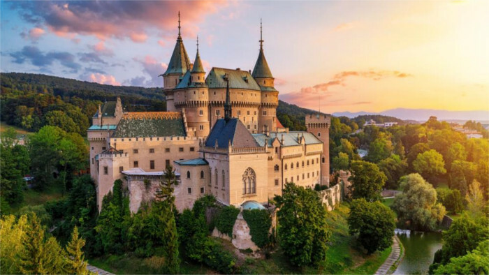 El castillo de Bojnice ha inaugurado la temporada turística de verano