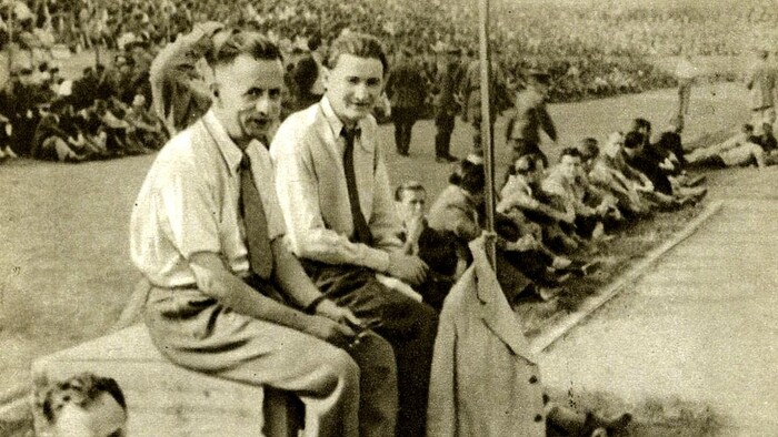 Mašlonka  Štefan - vpravo_ a Josef Laufer  v Bratislave v r. 1945-z_knhy_50_let_v_našem_sportu.jpg