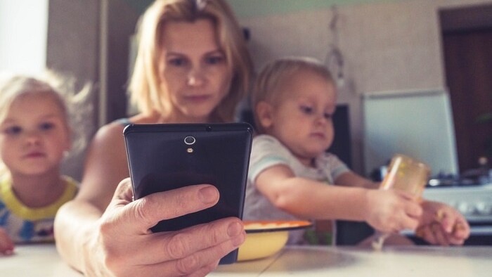 Byť matkou v čase sociálnych sietí je náročné, vraví psychologička 