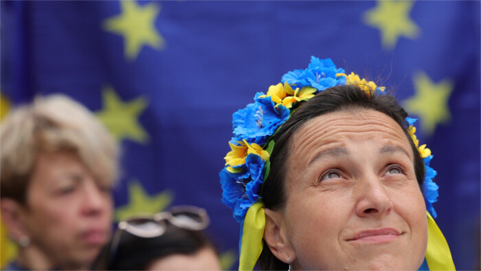 La Unión Europea concede oficialmente a Ucrania y Moldavia el estatus de países candidatos a la adhesión a la UE