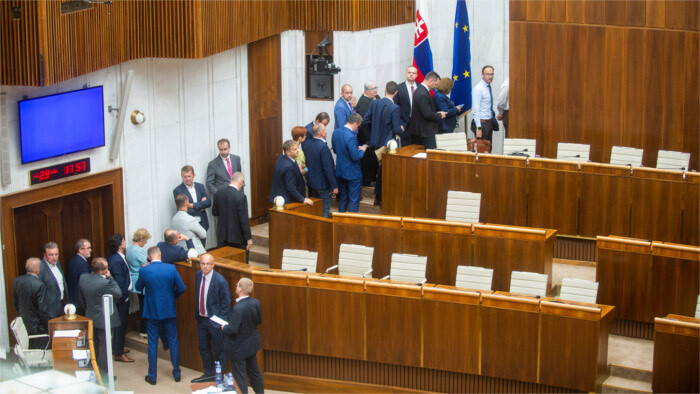 Parlament v prvom kole nezvolil šéfa RTVS 