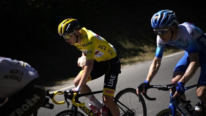 Cyklisti počas etapy Tour de France