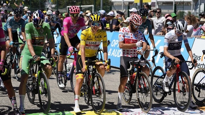 Cyklisti pred etapou Tour de France