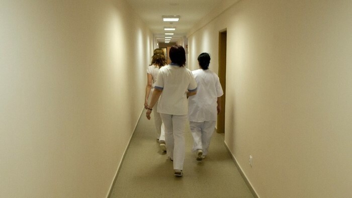 Weitere Abwanderung von Pflegekräften nach Österreich befürchtet