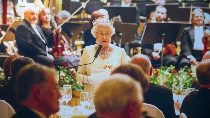 Kráľovná Alžbeta II. v parlamente.jpg