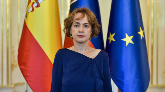 Cedemos la palabra a la señora embajadora del Reino de España en Eslovaquia, Lorea Arribalzaga Ceballos