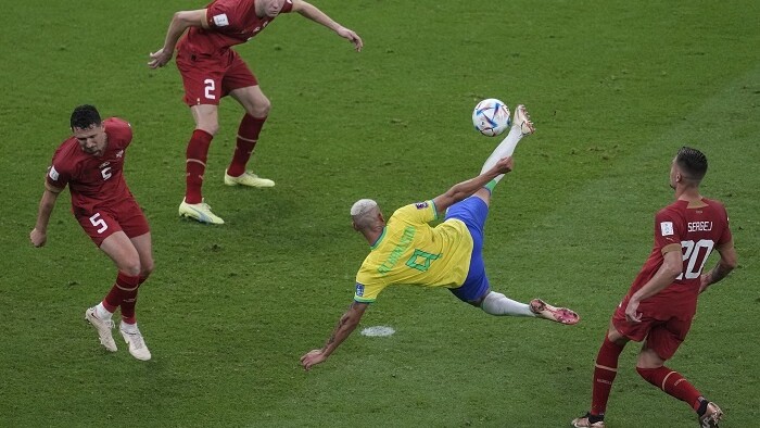 Brazílčan Richarlison strieľa gól Srbsku