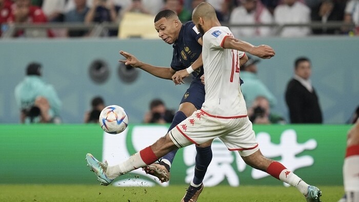 Francúz Kylian Mbappé v zápase s Tuniskom