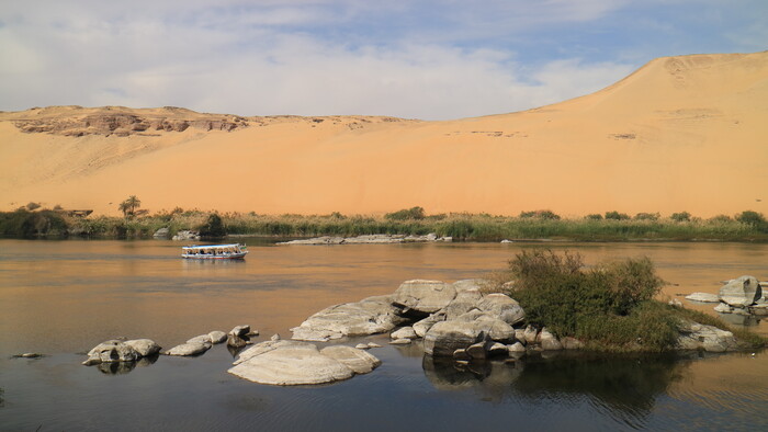Asuan - Nil a pust.jpg