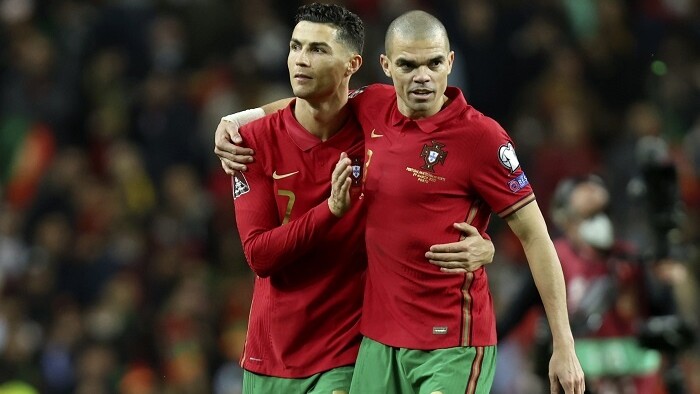 Ronaldo a Pepe.jpg