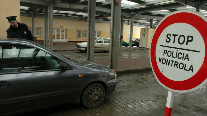 Poland to check vehicles crossing Slovak border