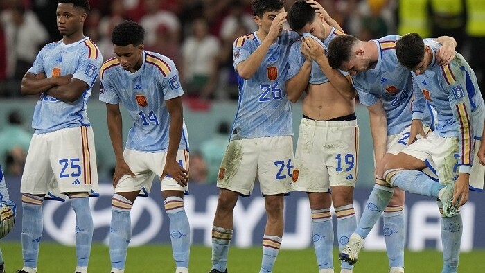 Sklamaní španielski futbalisti po prehre s Marokom