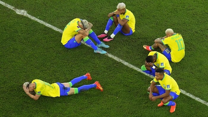 Smútok brazílskych futbalistov po prehre s Chorvátskom.jpg
