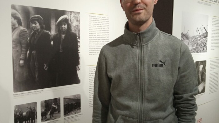 Vnuk Teofila Štibraného Marián Naster, dokumentarista v Múzeu holokaustu v Seredi.jpg