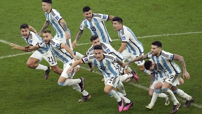 Argentína oslavuje titul majstra sveta.jpg