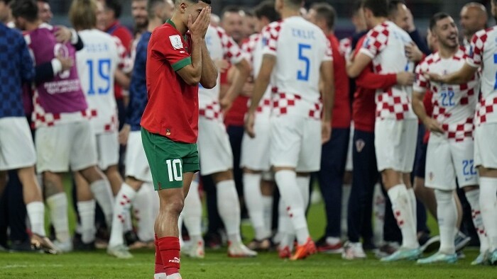 Smútok marockého futbalistu po prehre na MS vo futbale 2022.jpg