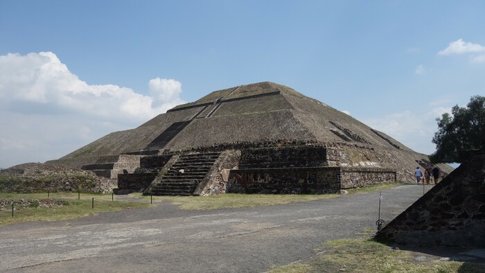 Teotihuacan pyramida Slnka.JPG
