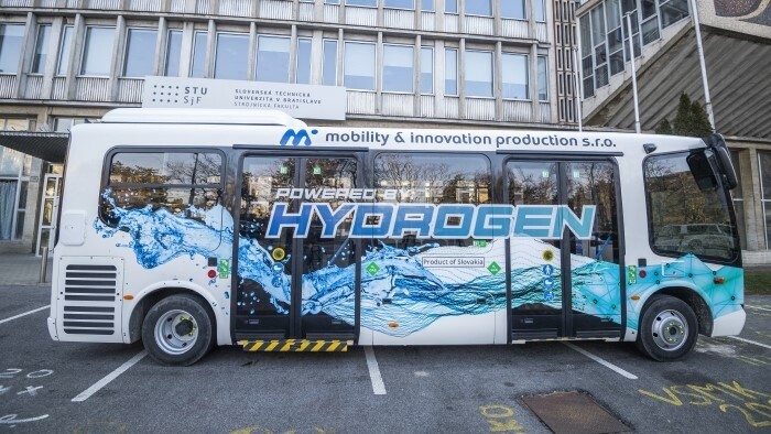 STU in Bratislava presents hydrogen midibus