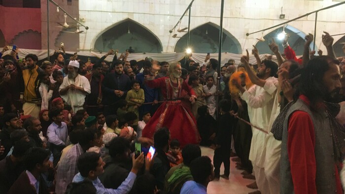 Sehwan-sufi ceremony.JPG