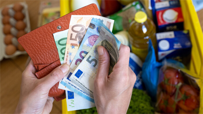 Casi la mitad de los eslovacos obligado a echar mano de sus reservas por la inflación