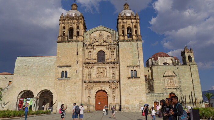 Kostol Santo Domingo de Guzmán je jedným z hlavných kostolov v historickom centre Oaxacy (Magdaléna Vaculčiaková).JPG
