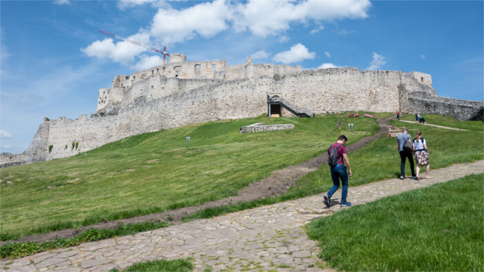 Top hradom  je Spišský  a Fiľakovský hrad