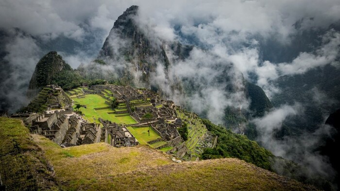 Ranné mesto Inkov je často ponorené do tajomnej hmly aby ho neskôr odkrylo.jpg