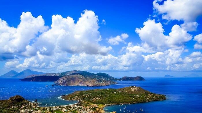Landscape scenic view of Lipari islands, Sicily, - Depositphotos_37396803_original.jpg