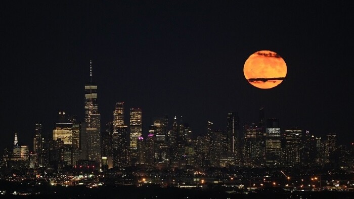 Superspln mesiaca v New Yorku či Bagdade. Zachytili ste ho aj vy?