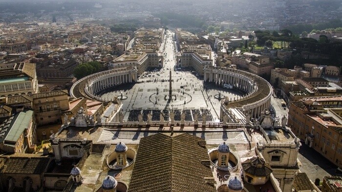 Už druhý týždeň pokračuje stretnutie biskupov, laikov, žien a zasvätených vo Vatikáne