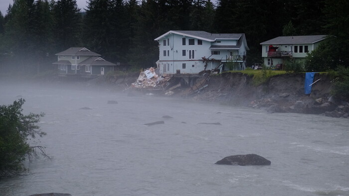 aj našimi agentúrami prešla tlačová správa o zrúcaní domov v Juneau pri rieke Mendenhall.JPG