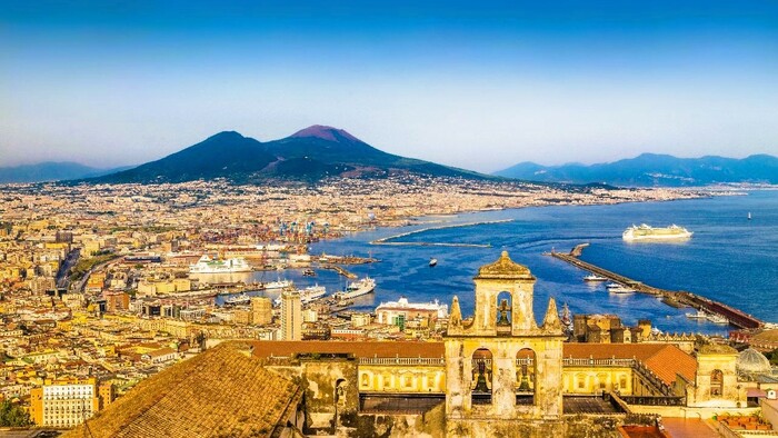 Neapol a Vezuv panorama 2.jpg