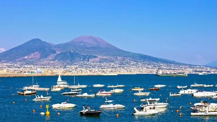 Neapol a Vezuv panorama.jpg