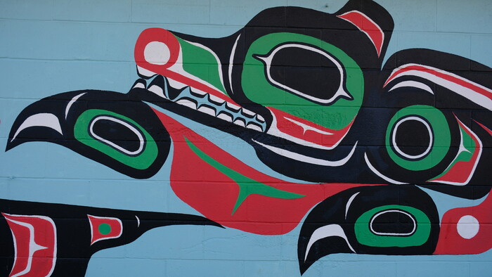umenie pôvodných obyvateľov inšpiruje aj dnešné maľby na moderných budovách.JPG