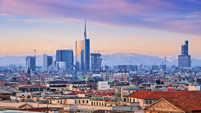 Milan skyline from Duomo di Milano-Depositphotos_8417796_xl-2015.jpg