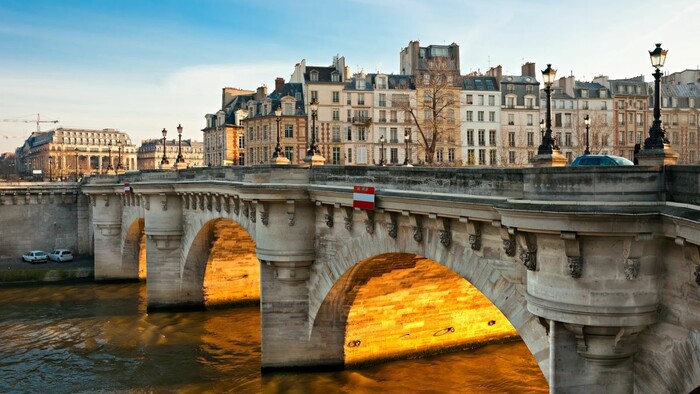 Pont neuf, Ile de la Cite, Paris-Depositphotos_17978035.jpg