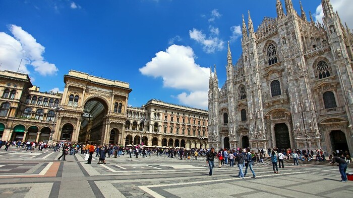 Tourists at Piazza Duomo in Milan, Italy.- Depositphotos_4294409_original.jpg