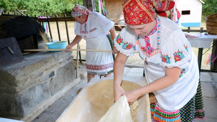 V Hrušove sa konal 4. ročník súťaže v tradičnom pečení chleba