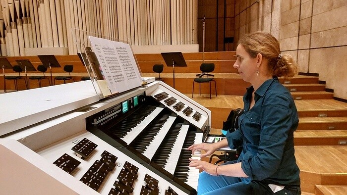 Organistin Ines Schüttengruber aus Österreich spielte in Bratislava