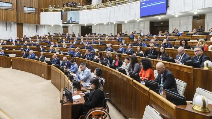 Программное заявление правительства обсуждается в парламенте