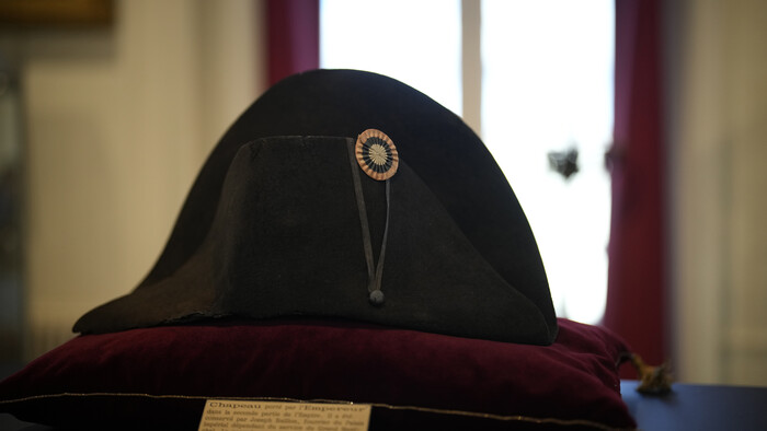 Legendárny Napoleonov klobúk vydražili za 2 milióny eur