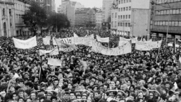 Nežná revolúcia – prvé demonštrácie